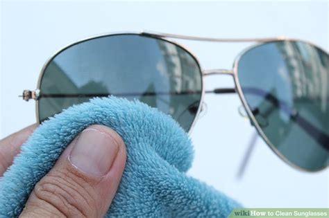 3 Ways to Clean Sunglasses .